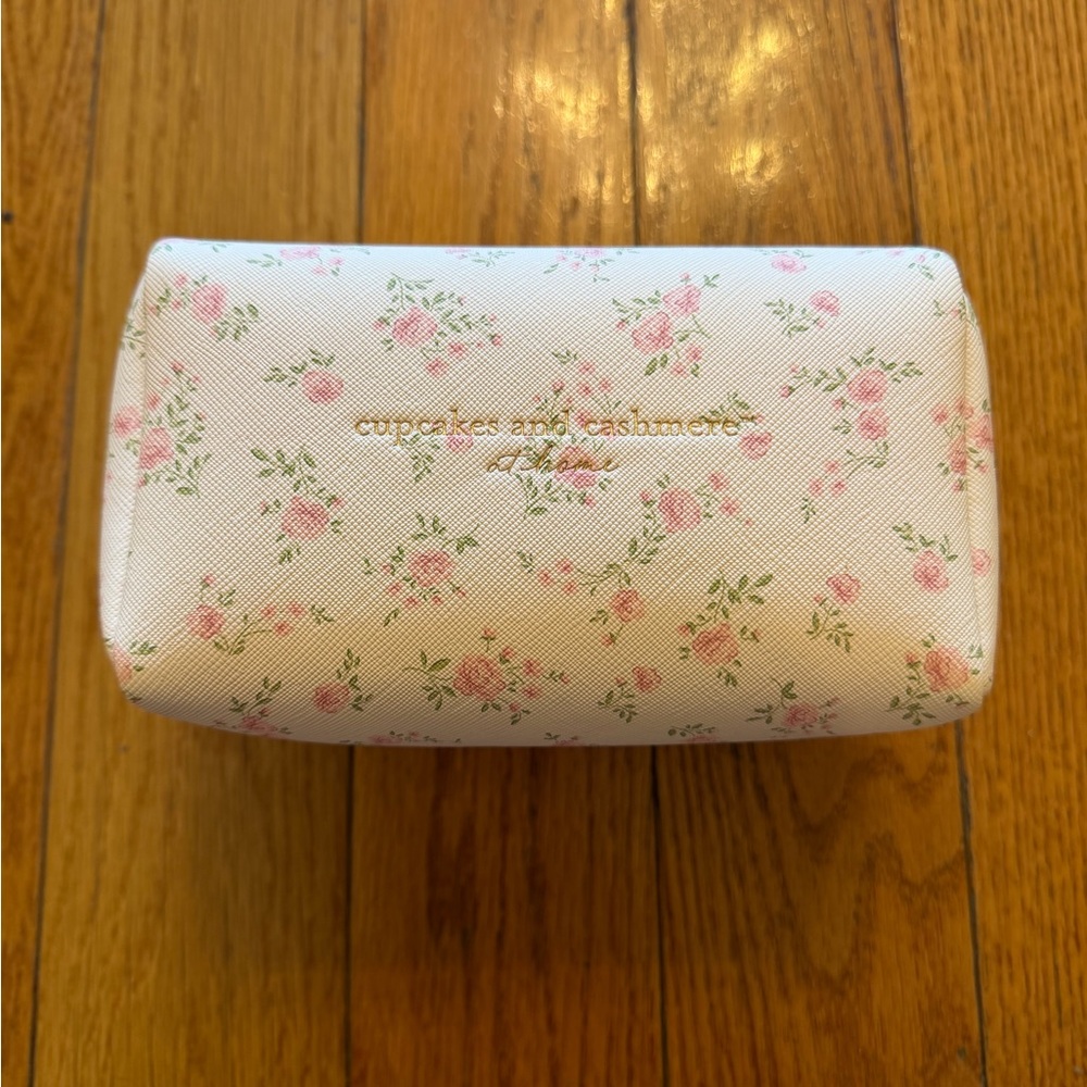 BNWOT cupcakes & cashmere White Cosmetic Pouch with Pink Floral Print - Picture 3 of 4